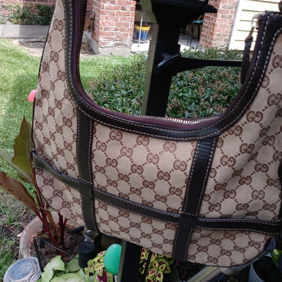 LADIES HANDBAG BY GUCCI - Picture 7 of 7